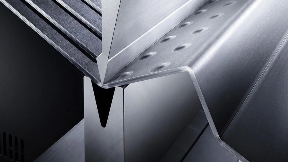 مزایای خمکاری ورق آهن با دستگاه CNC مزایای خمکاری ورق آهن با دستگاه CNC